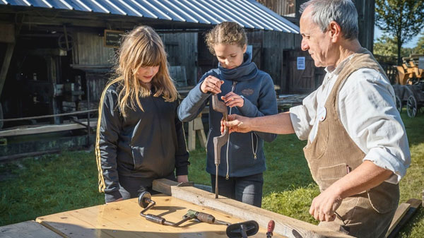 Von Holz und Spielzeug in Langenrehm